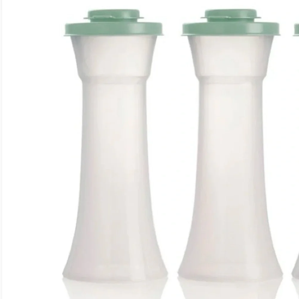 NEW(NIP) Tupperware Large Hourglass Salt and Pepper Shakers Set with Green Seals - Picture 1 of 2